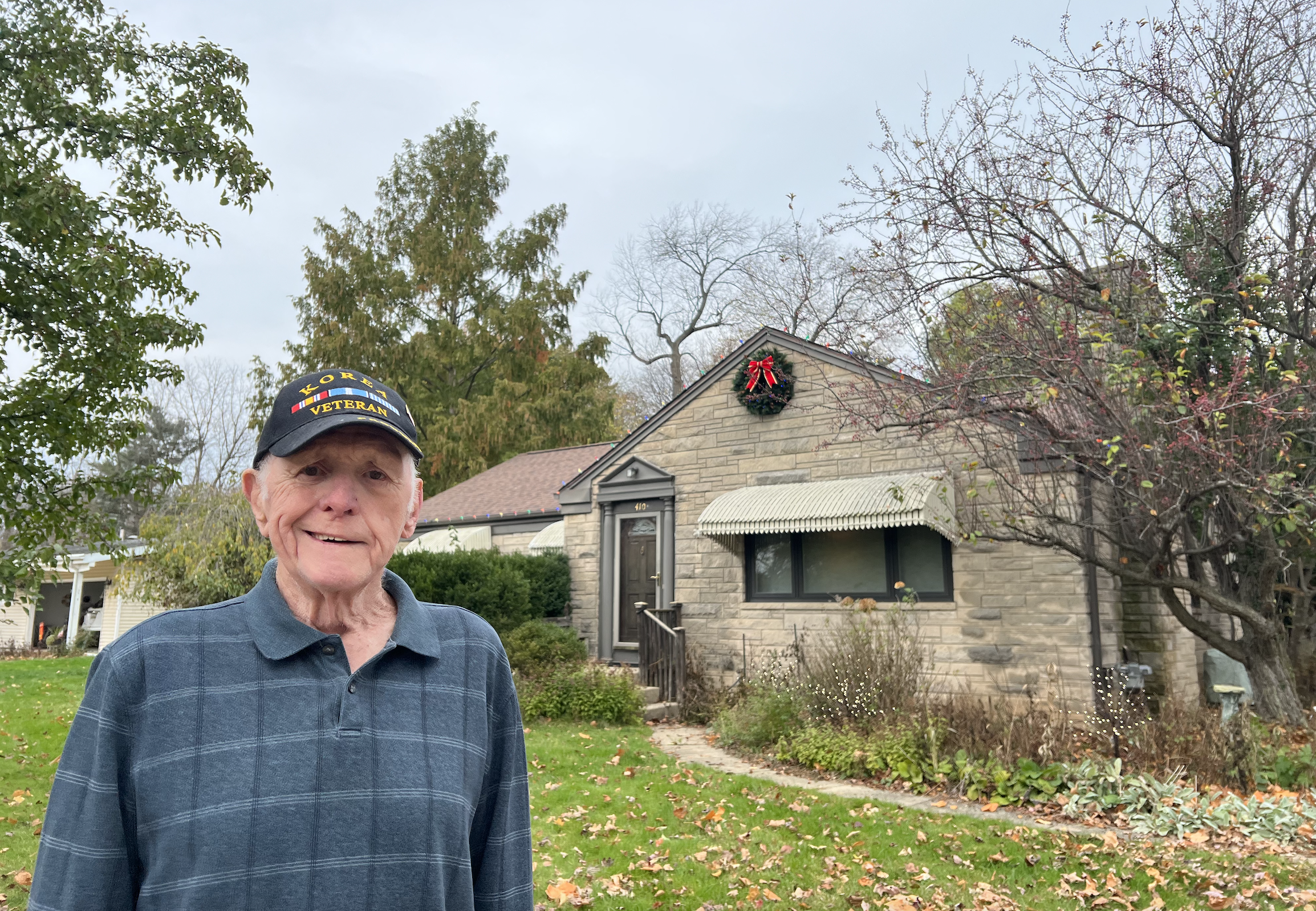 Korean war veteran gets home decorated by Portage company for the holidays - Vimarsana News