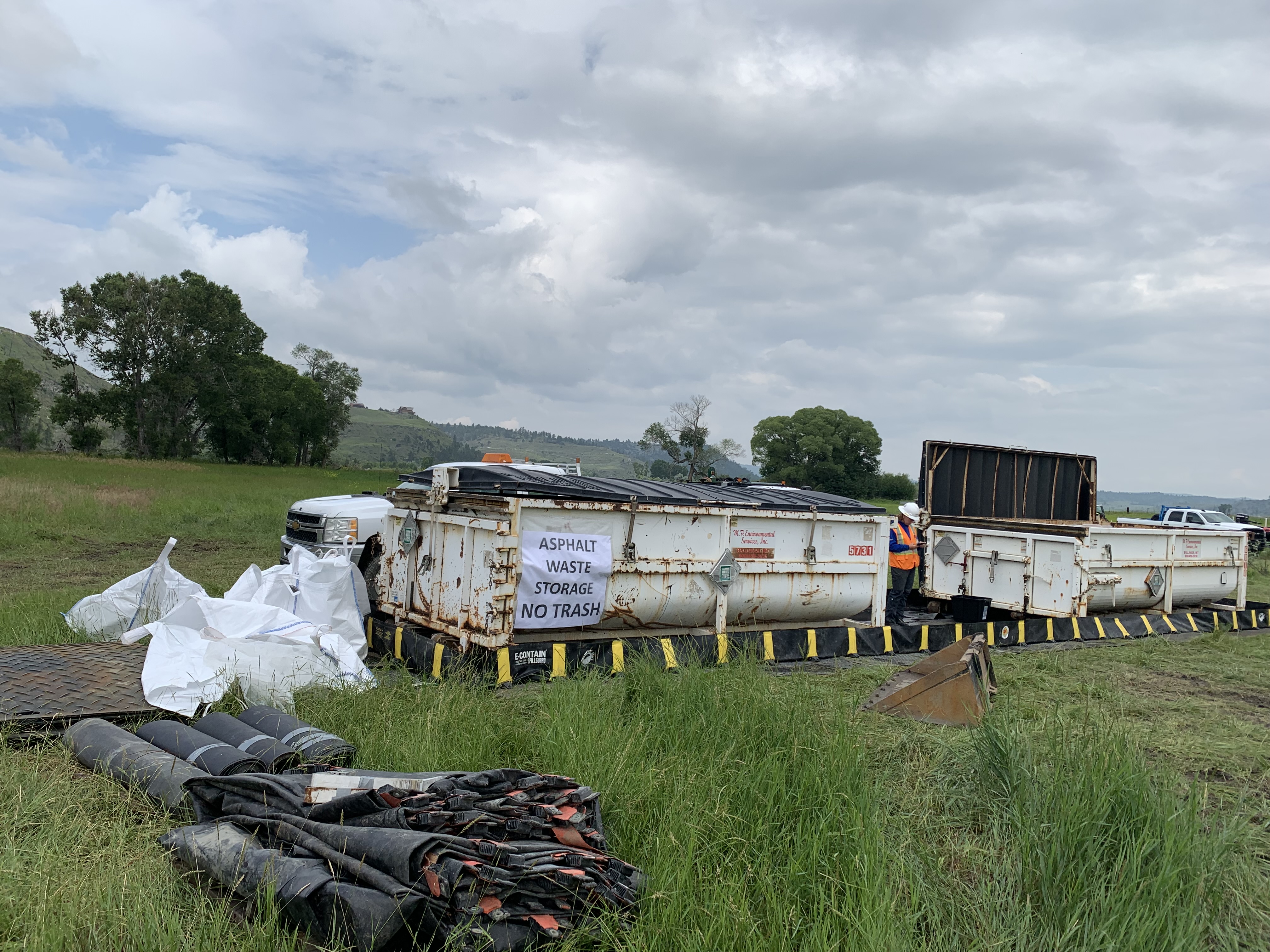 Crews remove 7,000 pounds of asphalt from Montana derailment site - Vimarsana News