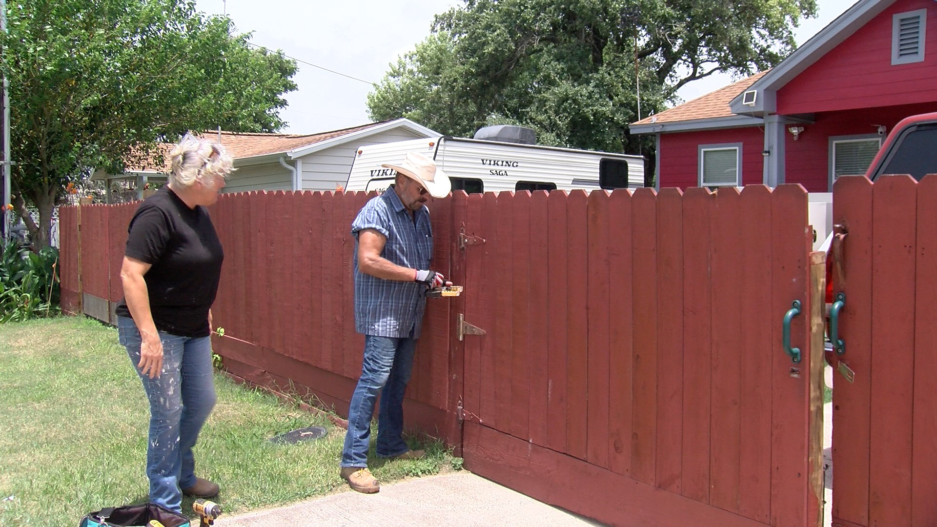 Rockport couple helping out community members following storms - Vimarsana News