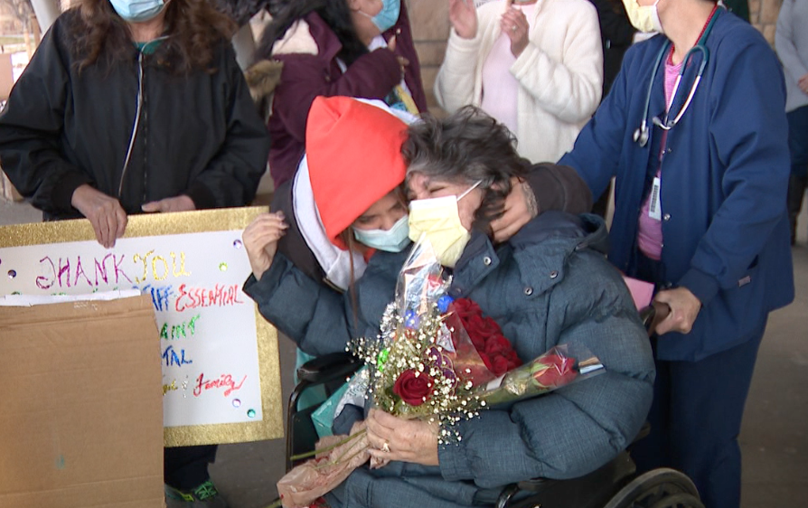 Colorado COVID survivor and family reunited after 69 days in hospital, 42 on a ventilator - Vimarsana News