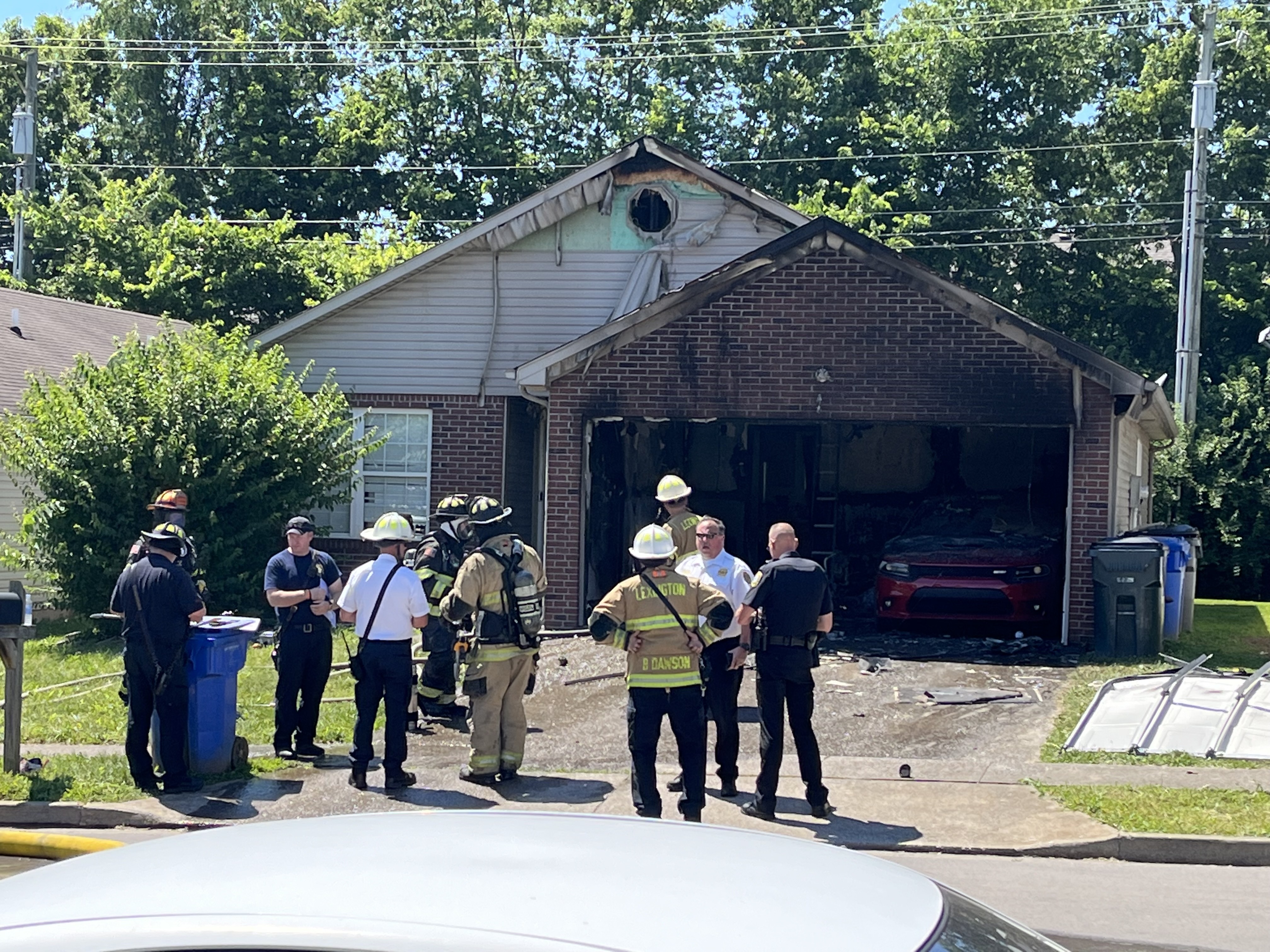 Crews battle house fire on Chestnut Ridge Drive in Lexington - Vimarsana News