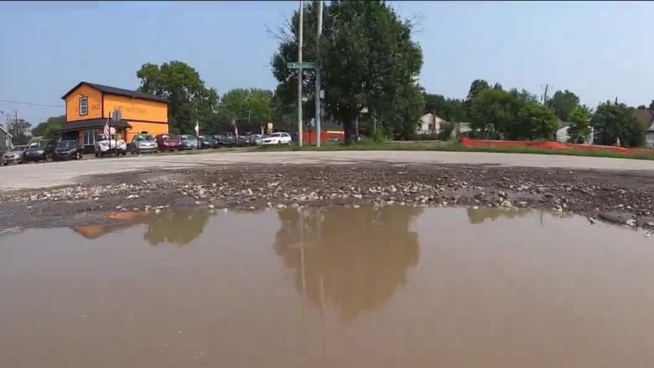 Giant Indianapolis pothole continues to grow - Vimarsana News