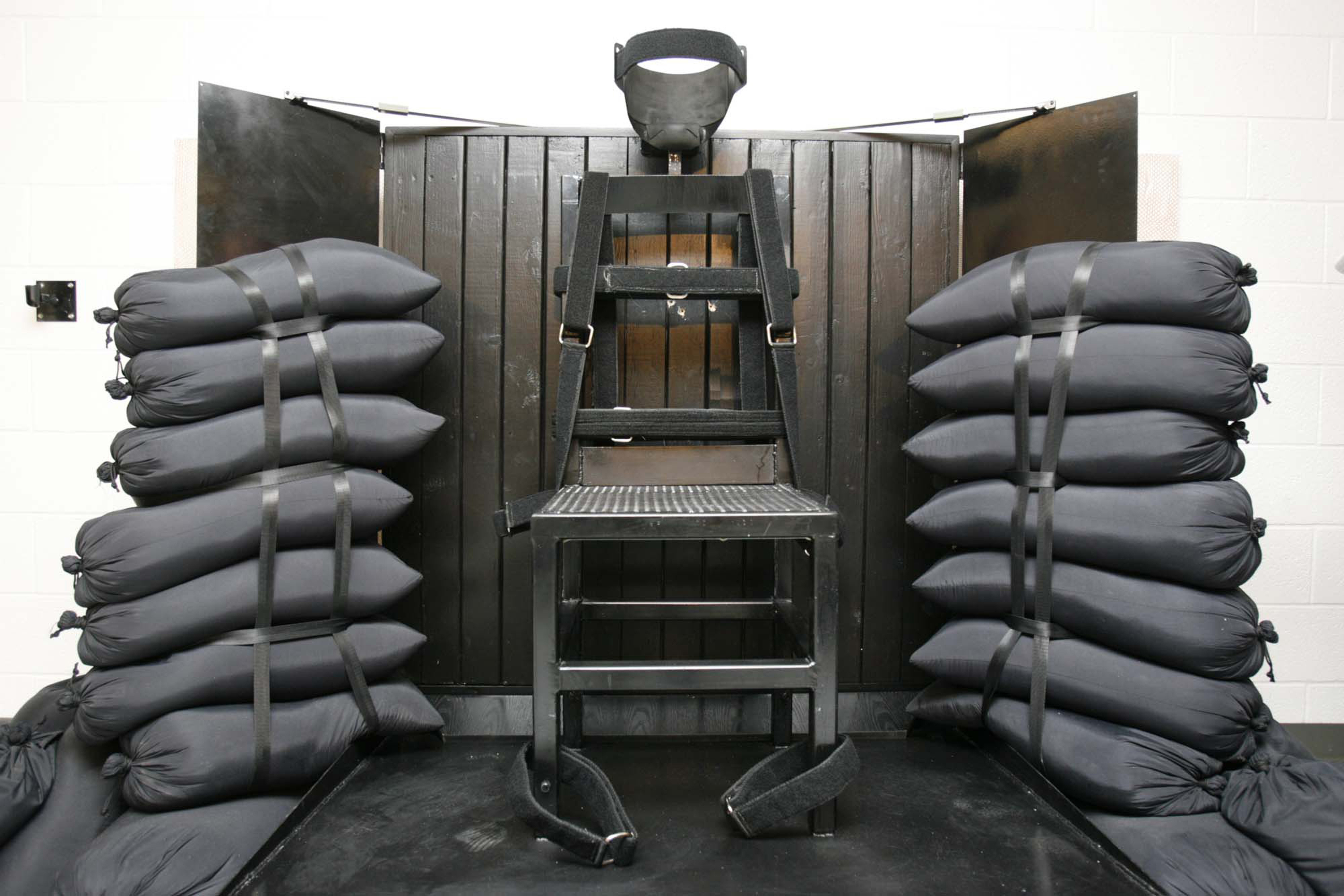 Idaho governor signs firing squad execution bill into law - Vimarsana News