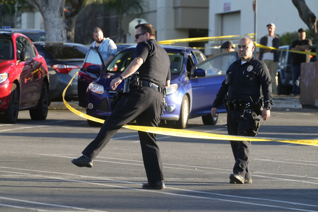 LA police: 1 dead, 3 wounded in shooting at shopping center - Vimarsana News