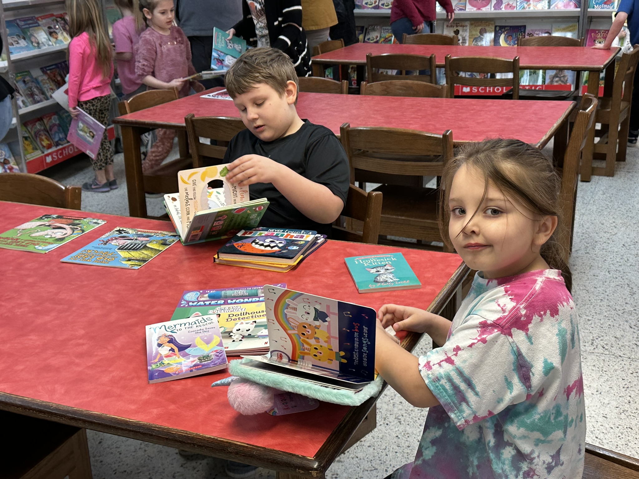 Parents, students talk impact of free book fairs in Clay County - Vimarsana News