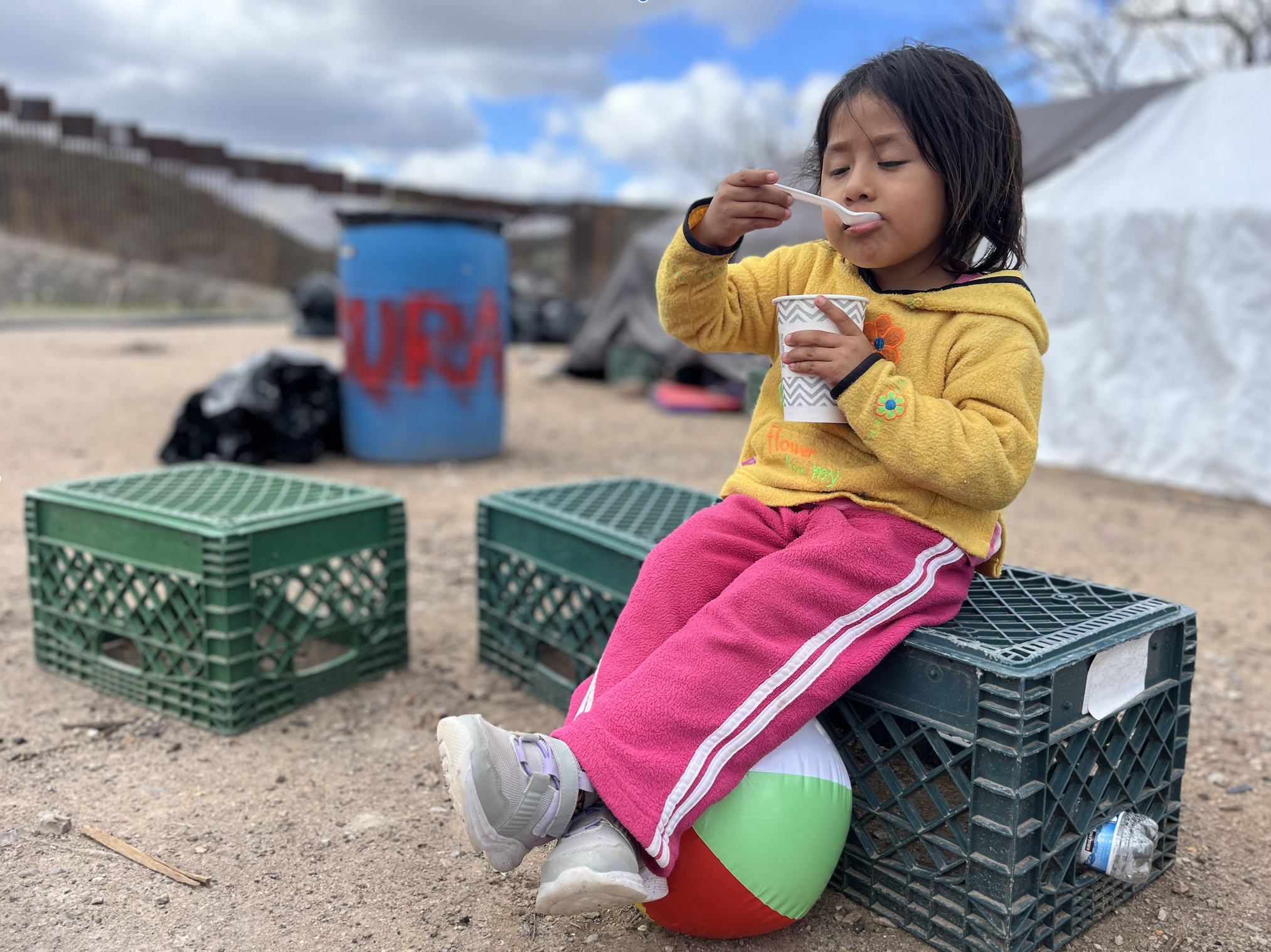 Volunteers help migrants at Sasabe border camp - Vimarsana News