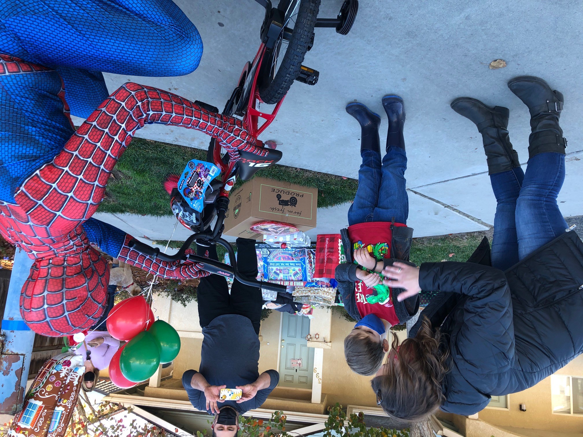 Coast 104.5 surprises Nipomo family with gifts for annual "Breaking and Entering Christmas" event - Vimarsana News