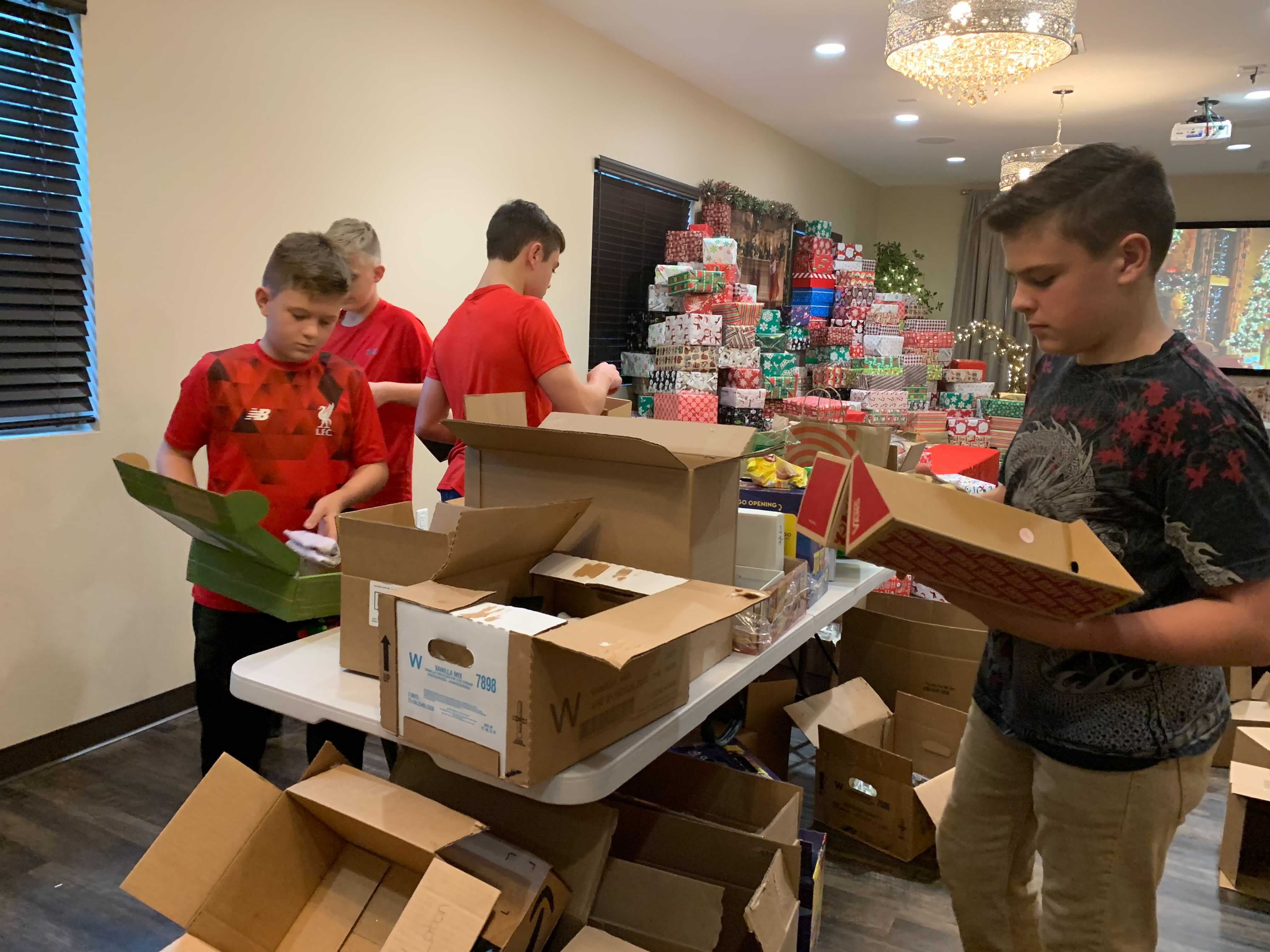 Kids 4 A Cause delivers presents to people who are homeless in Tampa Bay - Vimarsana News
