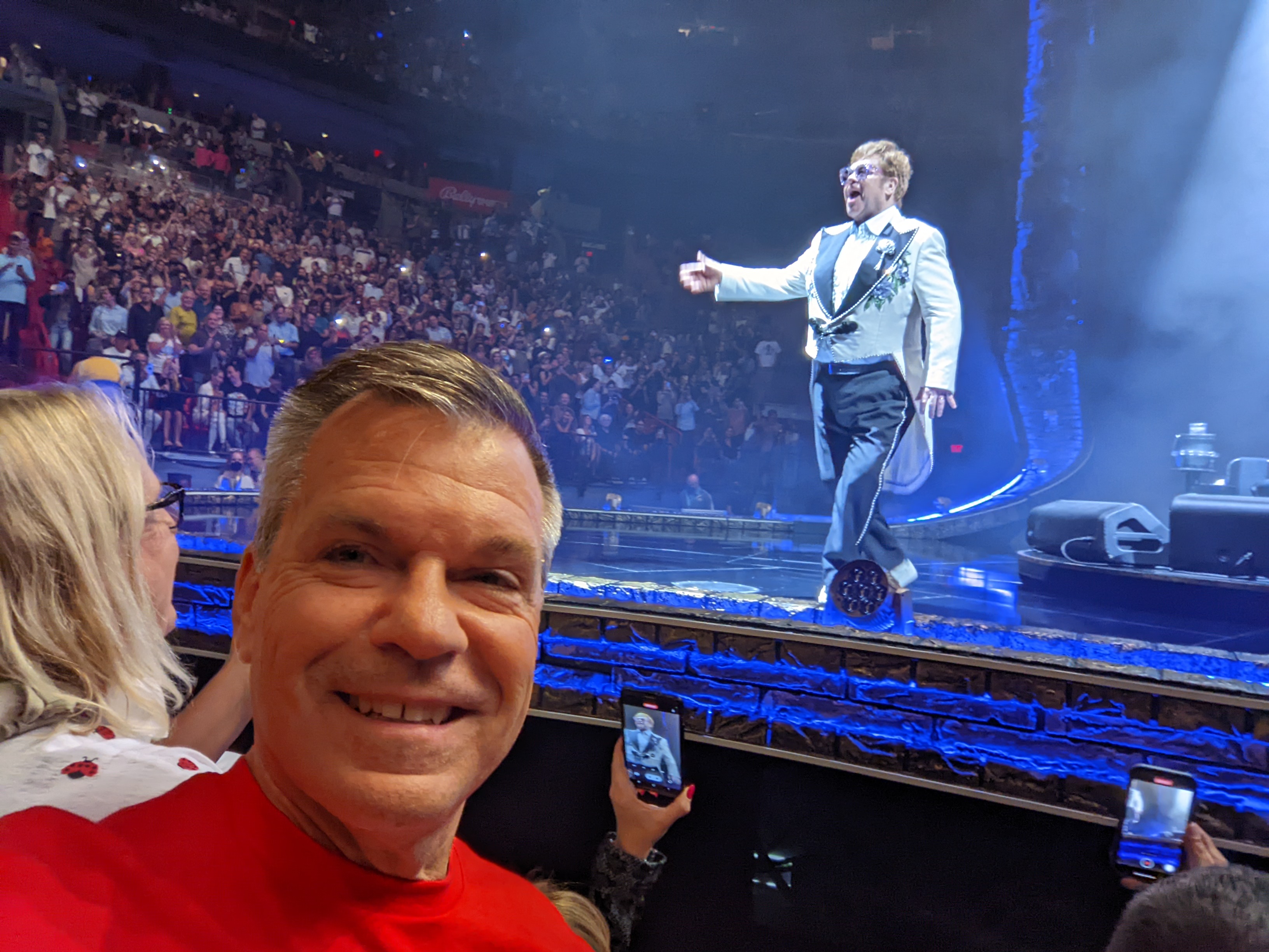 Heart transplant recipient promoting organ donation at Elton John concerts - Vimarsana News