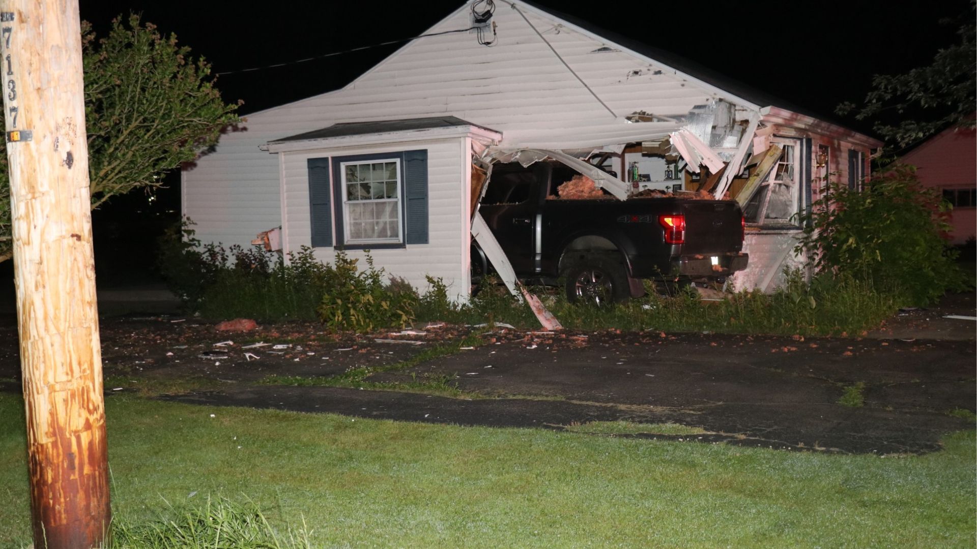 21-year-old crashes into home in the Town of Wheatfield - Vimarsana News